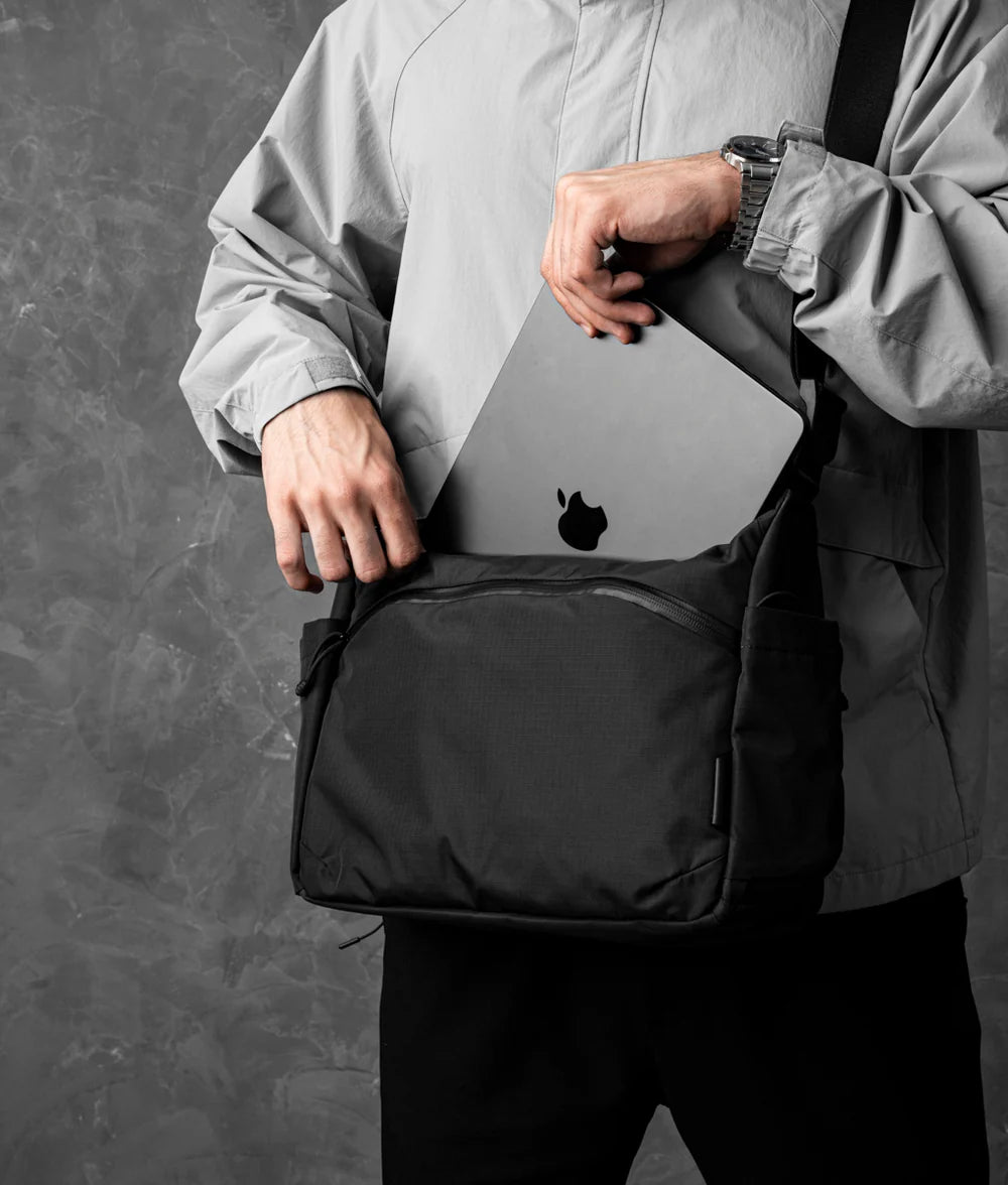 Transit messenger bag